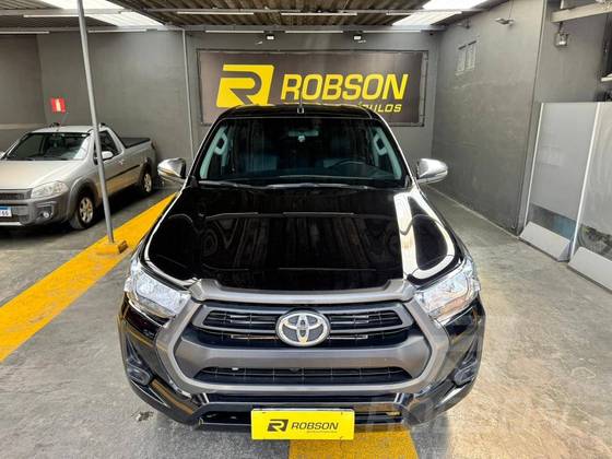 TOYOTA HILUX 2.8 D-4D TURBO DIESEL CD SR 4X4 AUTOMÁTICO